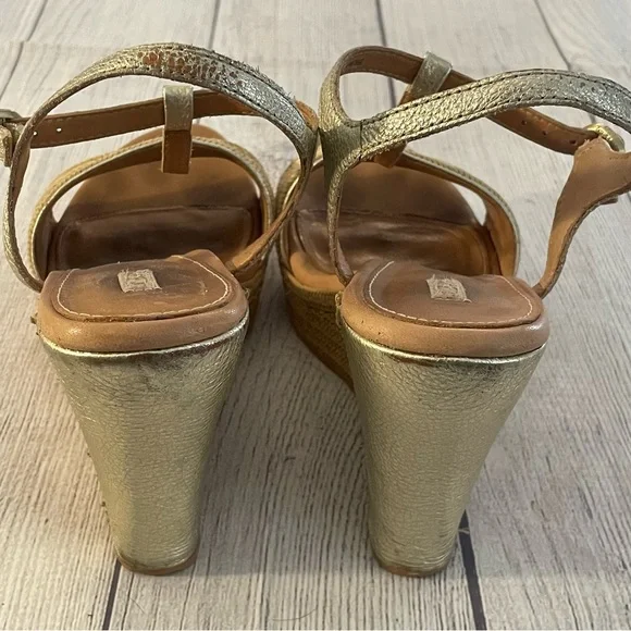 UGG woven straw platform wedge sandals with gold T-strap ankle strap, size 9.5 - Picture 9 of 14